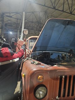 Сейчас приводим в порядок автомобиль пожарно-спасательной дружины.